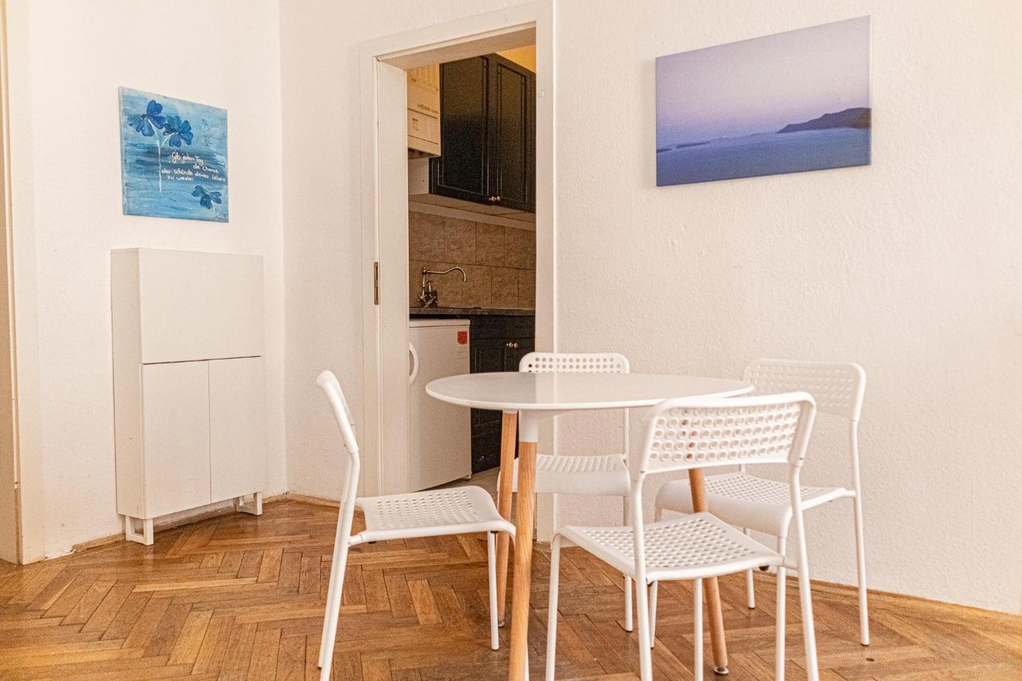 Stylish 2br, Perfect Location & Well Connected