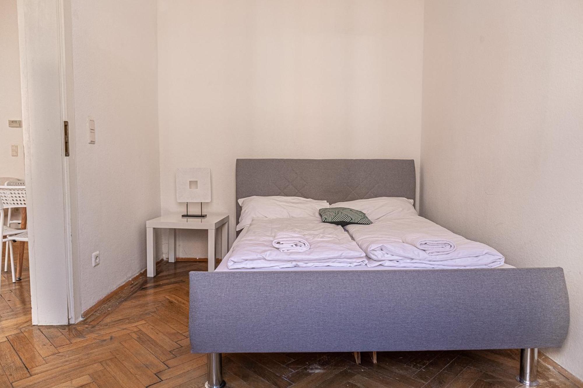 Stylish 2br, Perfect Location & Well Connected