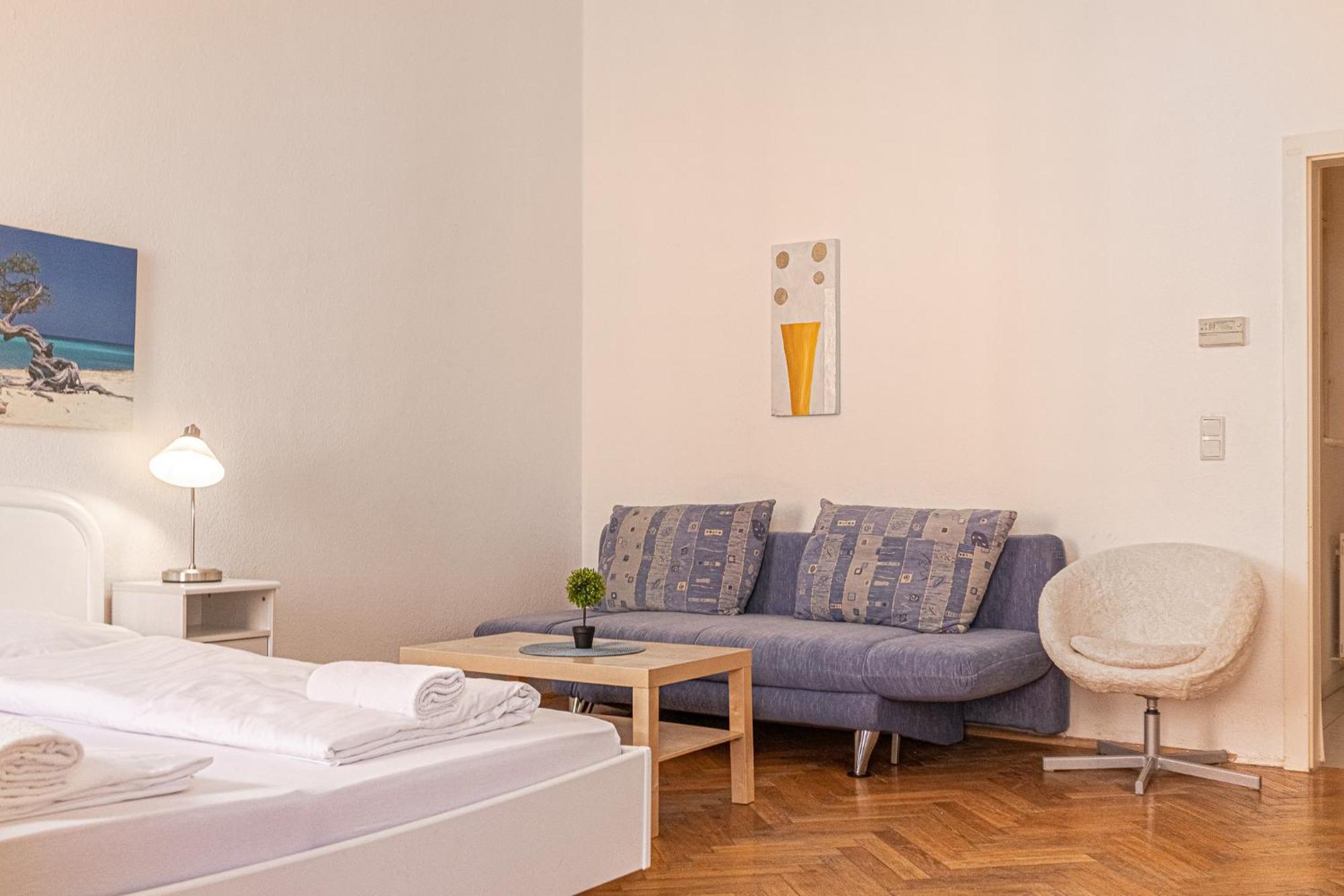Stylish 2br, Perfect Location & Well Connected Apartment *