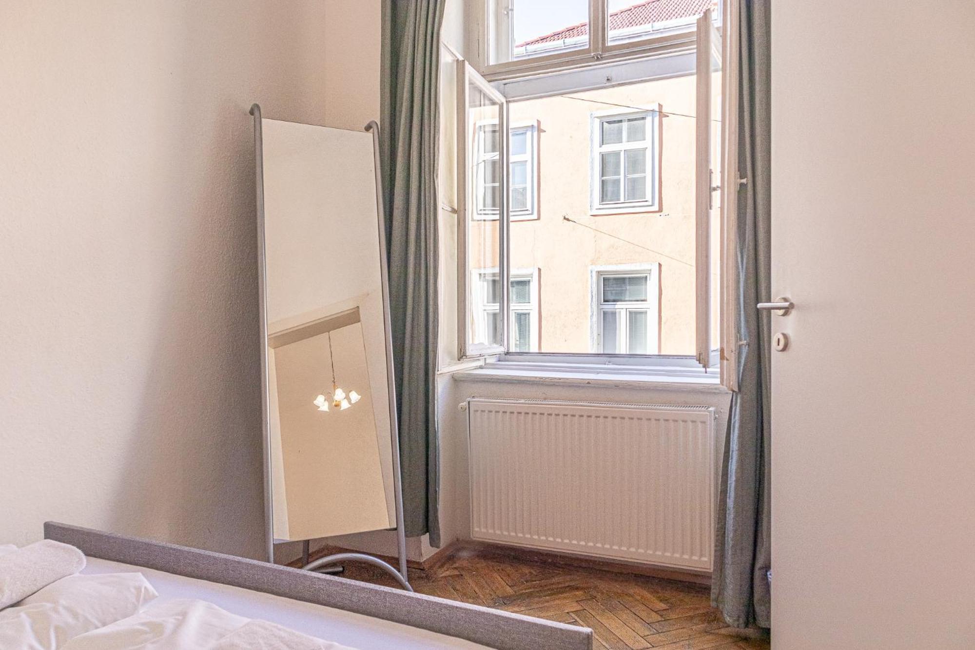 Apartment Stylish 2br, Perfect Location & Well Connected Wien